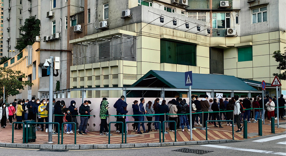 排長龍冒寒領抗疫包十三站點今加班派發